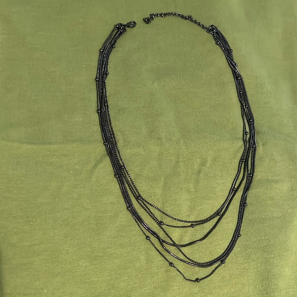 Black graduated chains with beads necklace